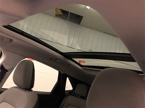 Used 2022 Ford Escape SE w/ SE Sport Appearance Package image 26