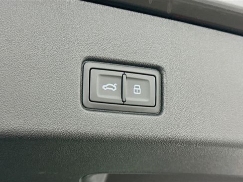 Used 2024 Audi Q4 e-tron Premium Plus w/ Premium Plus AWD/4WD image 32