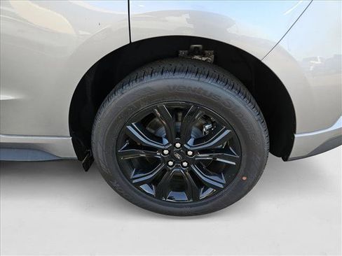 New 2024 Ford Edge SE w/ Black Appearance Package image 10