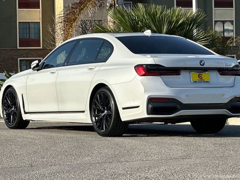 Used 2021 BMW 740i w/ M Sport Package image 5