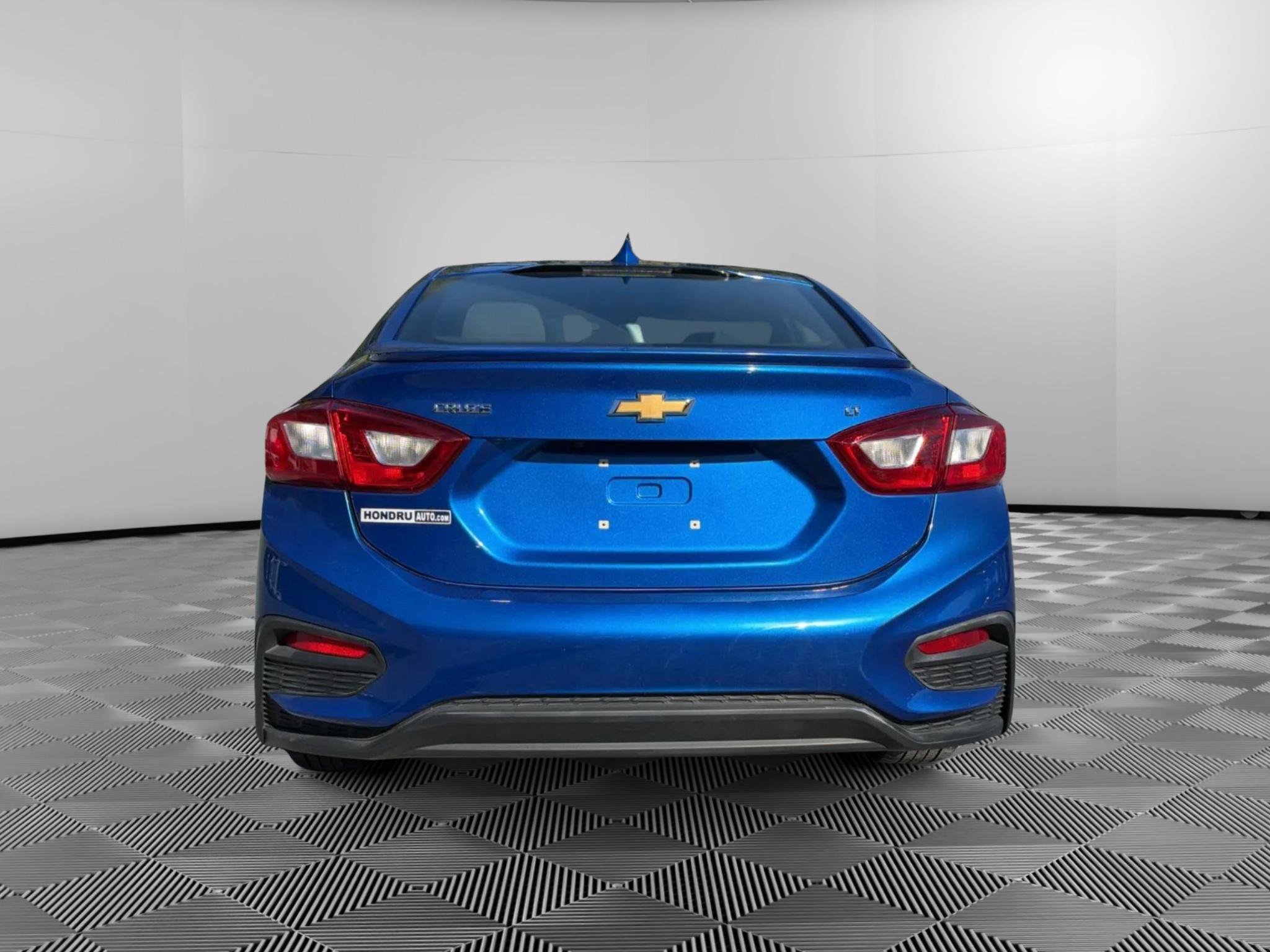 Used 2018 Chevrolet Cruze LT w/ RS Package FWD image 8