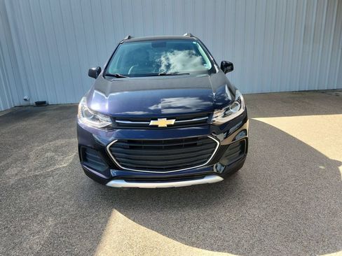 Used 2022 Chevrolet Trax LT w/ LT Convenience Package AWD/4WD image 3