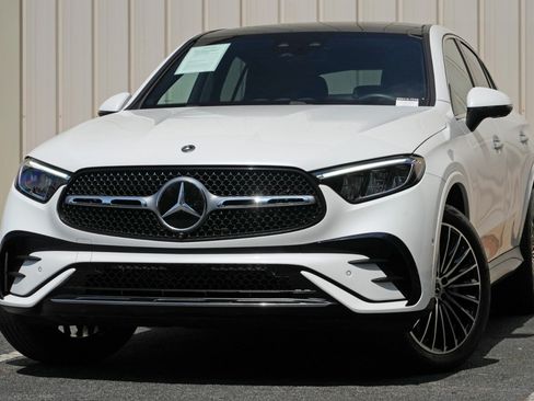 Used 2025 Mercedes-Benz GLC 300 4MATIC w/ AMG Line image 3