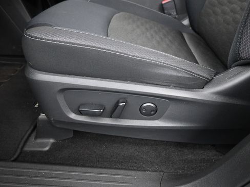 Used 2024 Nissan Pathfinder SV w/ Black Appearance Package FWD image 9