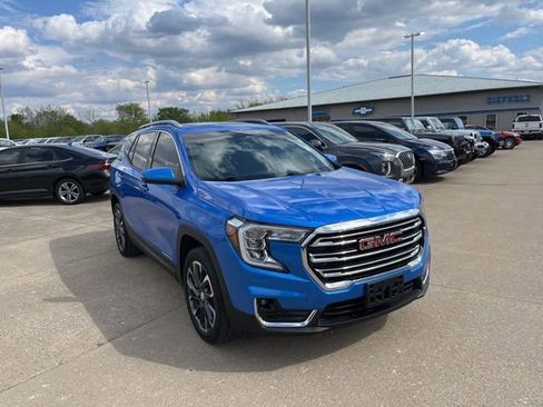 Used 2024 GMC Terrain SLT w/ Infotainment Package II AWD/4WD image 3