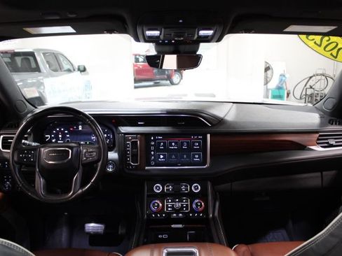 Used 2023 GMC Yukon XL Denali Ultimate w/ LPO, Floor Liner Package image 2