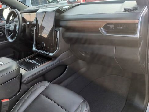 Used 2025 GMC Yukon Denali image 34