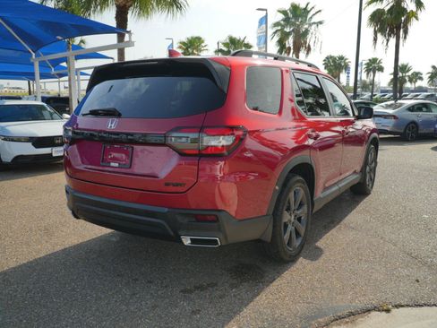 Used 2025 Honda Pilot Sport image 5