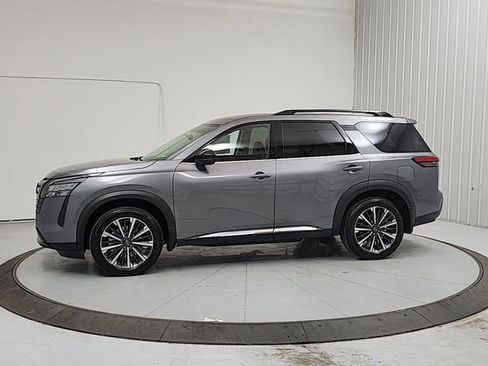 New 2026 Nissan Pathfinder Platinum FWD image 4