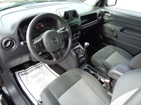 Used 2017 Jeep Patriot Sport image 5