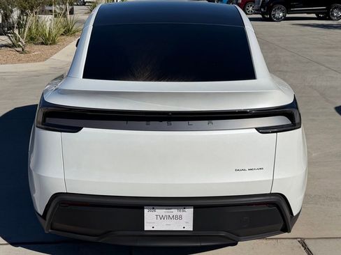 Used 2026 Tesla Model Y Long Range image 6