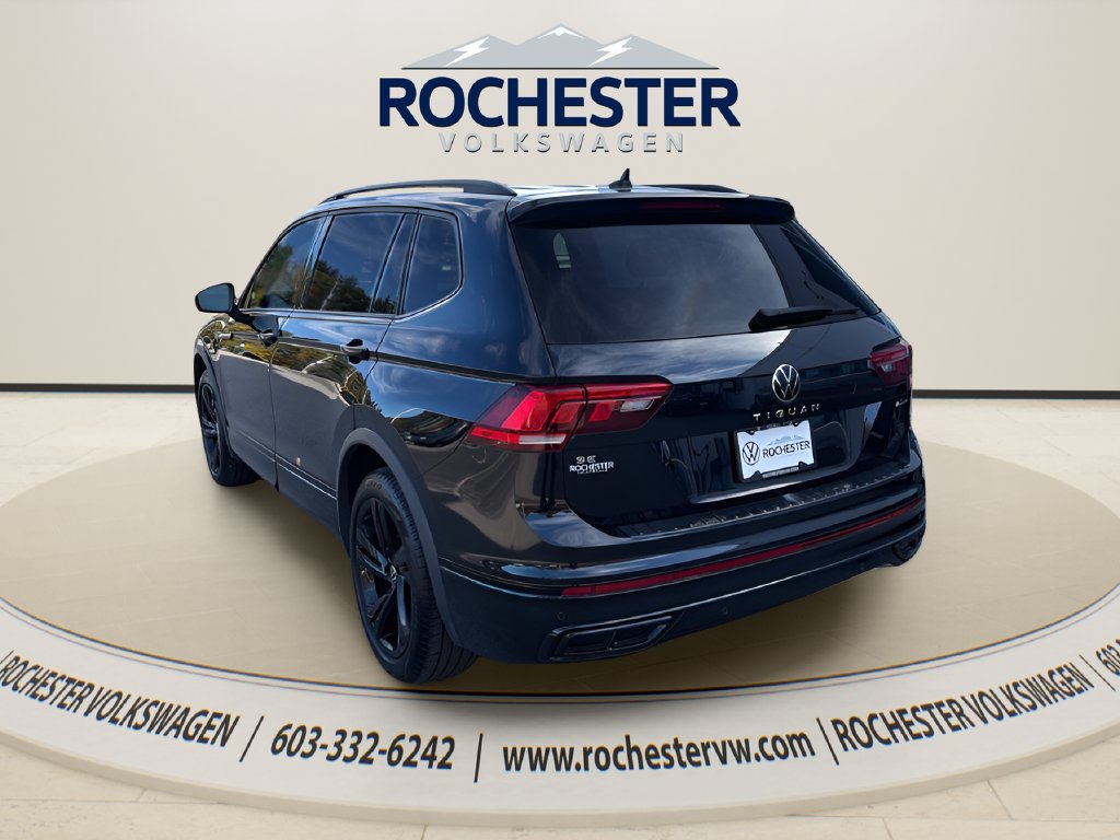 Used 2023 Volkswagen Tiguan SE R-Line AWD/4WD image 3