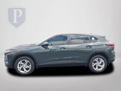 New 2026 Chevrolet Trax LS w/ LS Convenience Package FWD image 11