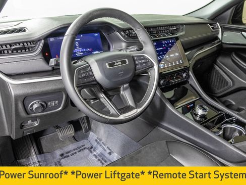 Used 2023 Jeep Grand Cherokee Altitude AWD/4WD image 5