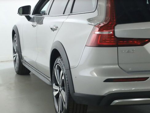 Used 2025 Volvo V60 B5 Cross Country Plus image 43