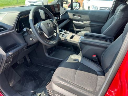 Used 2025 Toyota Sienna Limited AWD/4WD image 13