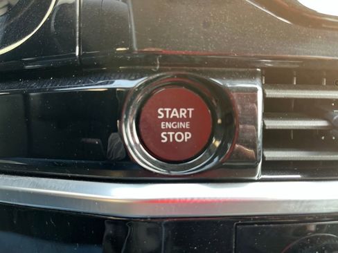 Used 2025 Nissan Pathfinder SV image 16