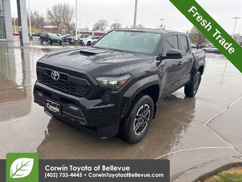 Used 2025 Toyota Tacoma TRD Sport image 3