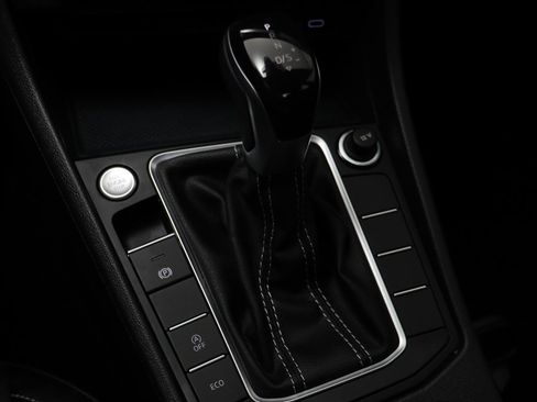 Certified 2022 Volkswagen Jetta SE image 11