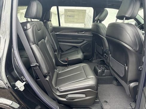 New 2025 Jeep Grand Cherokee L Limited image 10