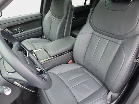 Used 2024 Land Rover Range Rover Sport SE image 15