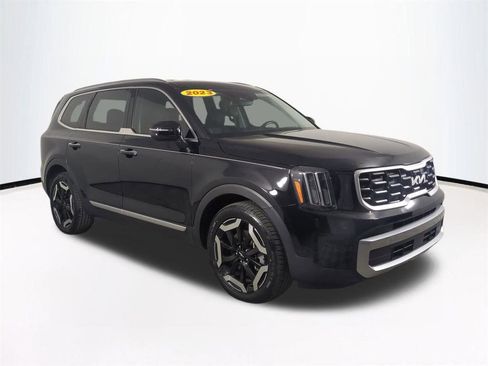 Used 2023 Kia Telluride S FWD image 2