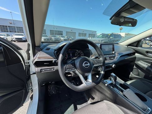 Used 2025 Nissan Altima 2.5 SV FWD image 34