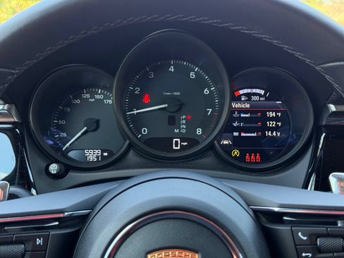 Used 2026 Porsche Macan AWD/4WD image 16