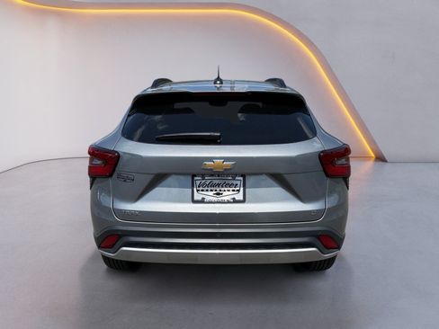 Used 2024 Chevrolet Trax LT w/ Driver Confidence Package FWD image 4