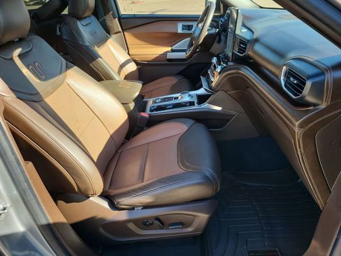 Used 2022 Ford Explorer King Ranch w/ Premium Technology Package image 29