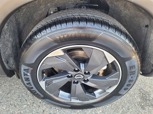 Used 2024 Nissan Rogue SV image 25