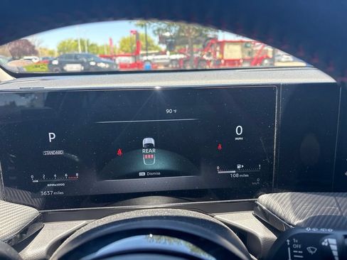 Used 2025 Nissan Kicks SR AWD/4WD image 9