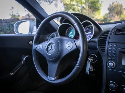 Used 2009 Mercedes-Benz SLK 300 image 24