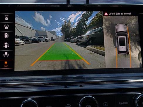 Used 2022 Bentley Bentayga image 11