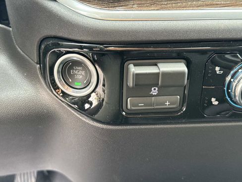 New 2026 GMC Sierra 1500 Elevation image 16