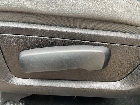 Used 2020 RAM 1500 Tradesman w/ Chrome Appearance Group image 9