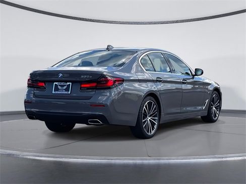 Used 2022 BMW 530e w/ Premium Package image 4