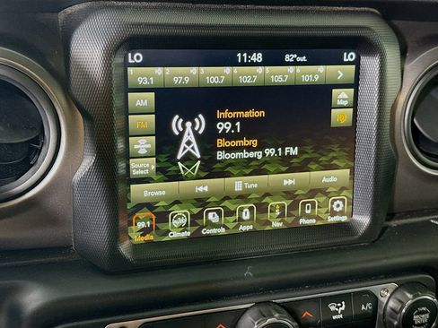 Used 2023 Jeep Gladiator Sport AWD/4WD image 8