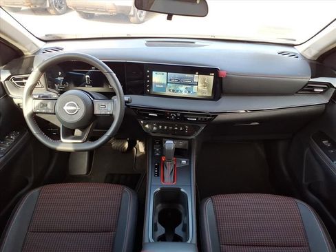 Used 2025 Nissan Kicks SR image 7