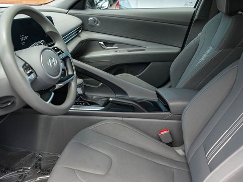 Used 2024 Hyundai Elantra SEL FWD image 17
