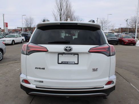 Used 2018 Toyota RAV4 XLE image 8