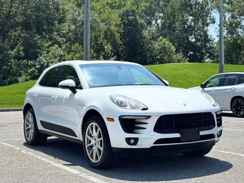 Used 2015 Porsche Macan S AWD/4WD image 3