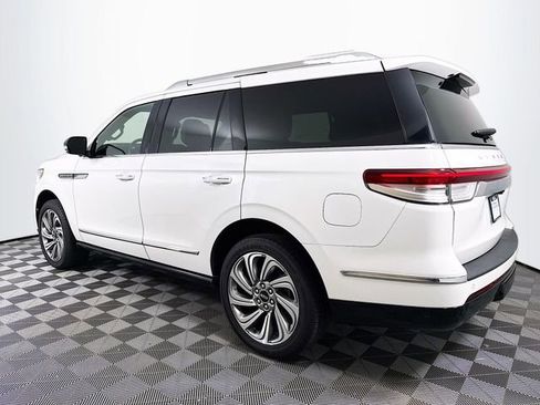 Used 2023 Lincoln Navigator Reserve RWD image 5