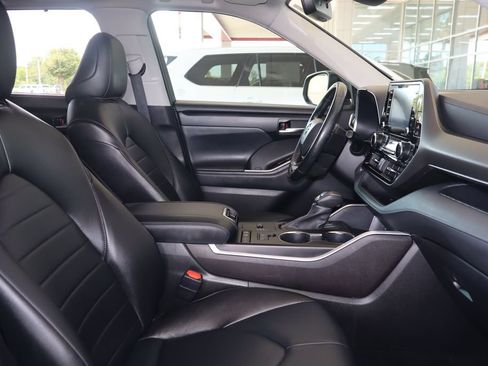 Used 2022 Toyota Highlander XLE FWD image 47