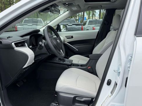 New 2026 Toyota Corolla Cross LE w/ Moonroof Package AWD/4WD image 15
