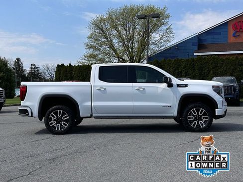 Used 2023 GMC Sierra 1500 AT4 w/ Technology Package AWD/4WD image 3