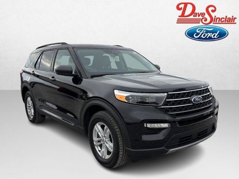 Used 2023 Ford Explorer XLT w/ Equipment Group 202A AWD/4WD image 4