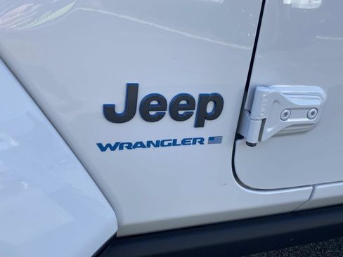 Certified 2023 Jeep Wrangler Rubicon w/ Cold Weather Group image 14