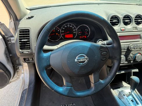 Used 2011 Nissan Altima 2.5 S FWD image 14