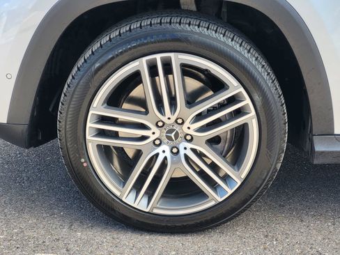 Used 2024 Mercedes-Benz GLS 450 4MATIC image 10